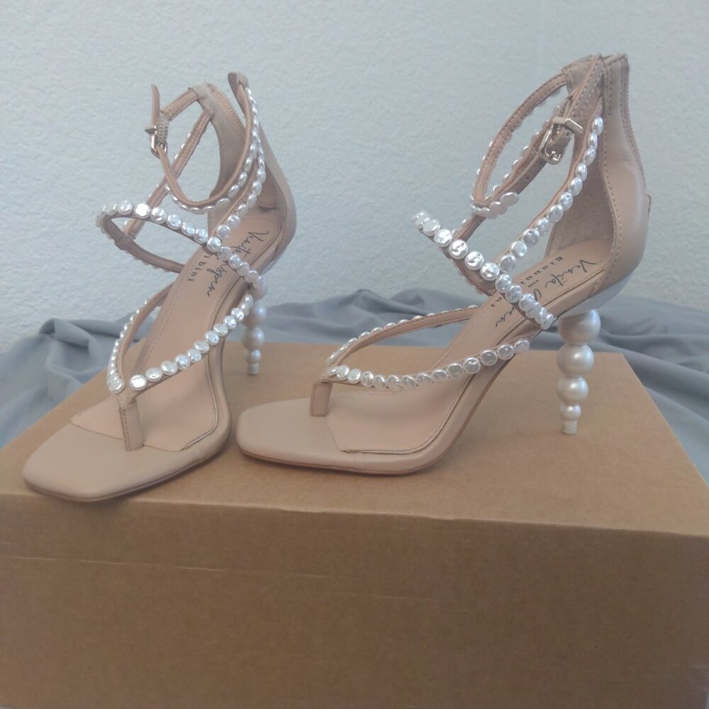 Strapy pearls sandals